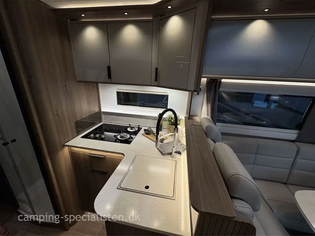 Billede 12 - 2026 - Kabe Imperial    Nyhed KABE R i830 LQB – træk tungt med tvillinghjul model 190 HK  2025 kan forudbestilles hos Camping-Specialisten Silkeborg