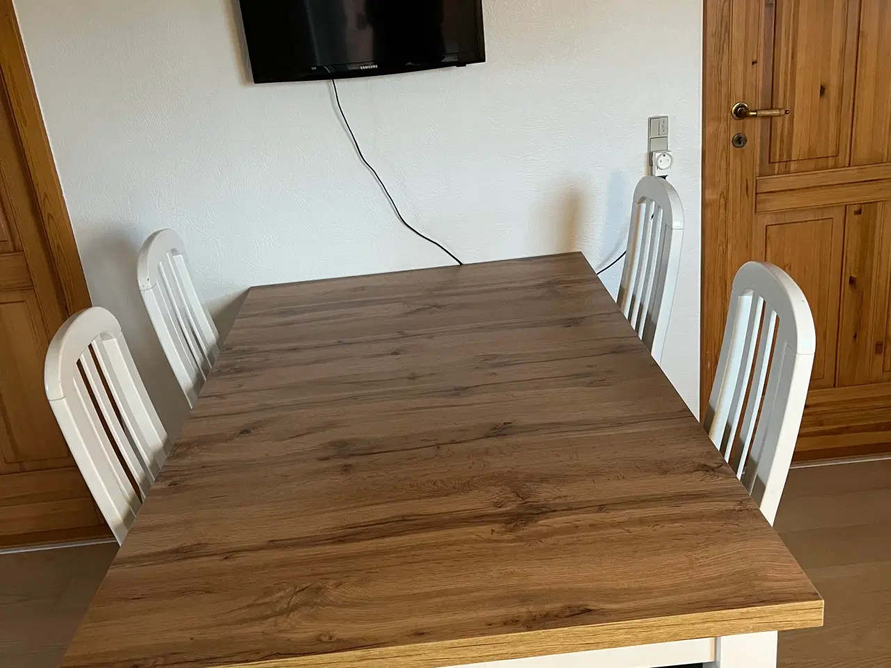 Billede 1 - Spisebord fra Jysk.