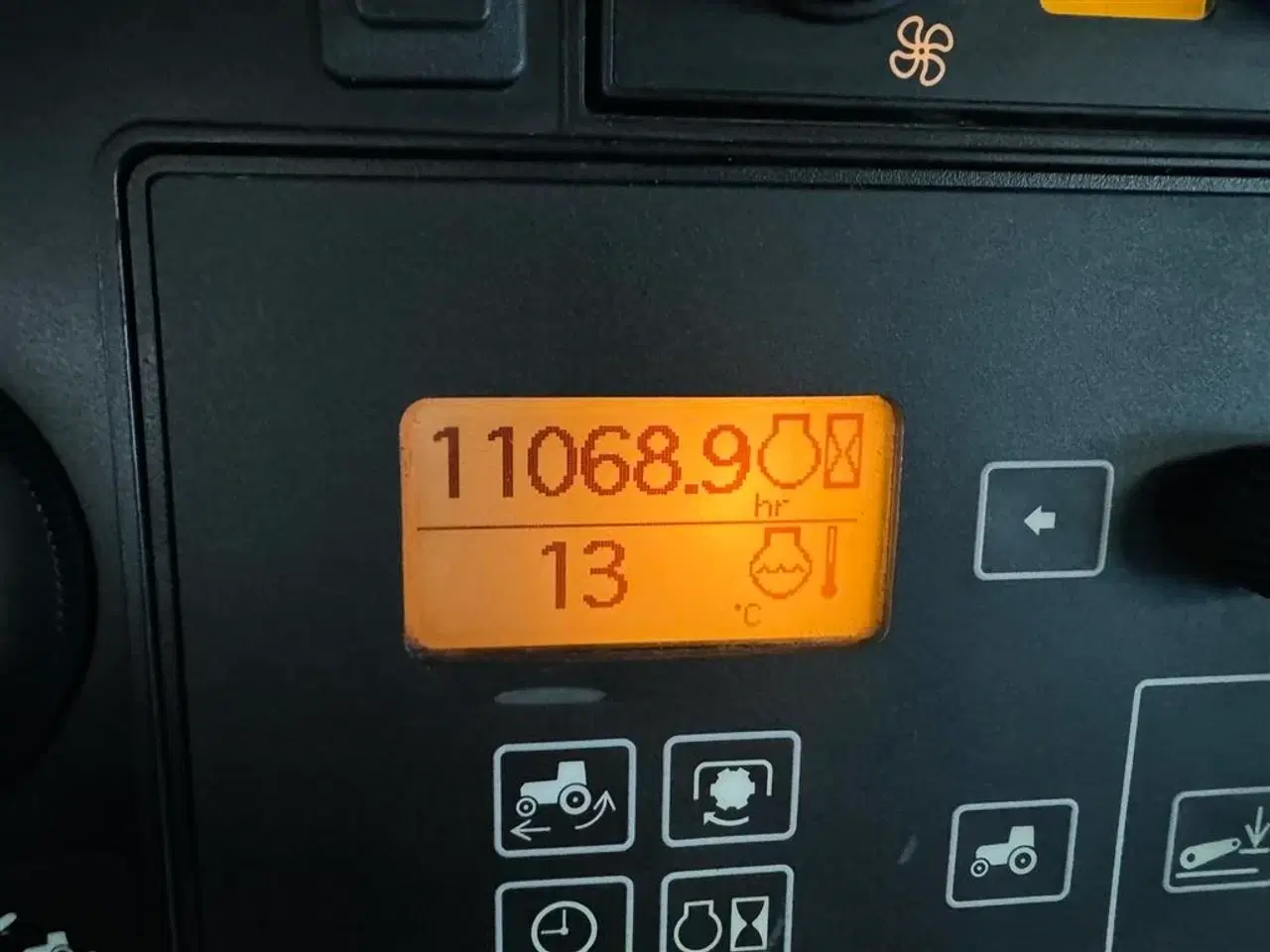 Billede 17 - John Deere 8530 Autopower Monteret med luft, frontlift og står på nye dæk.