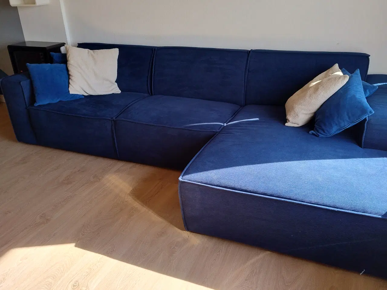 Billede 2 - Sofa med chaiselong, mørkeblå fløjl