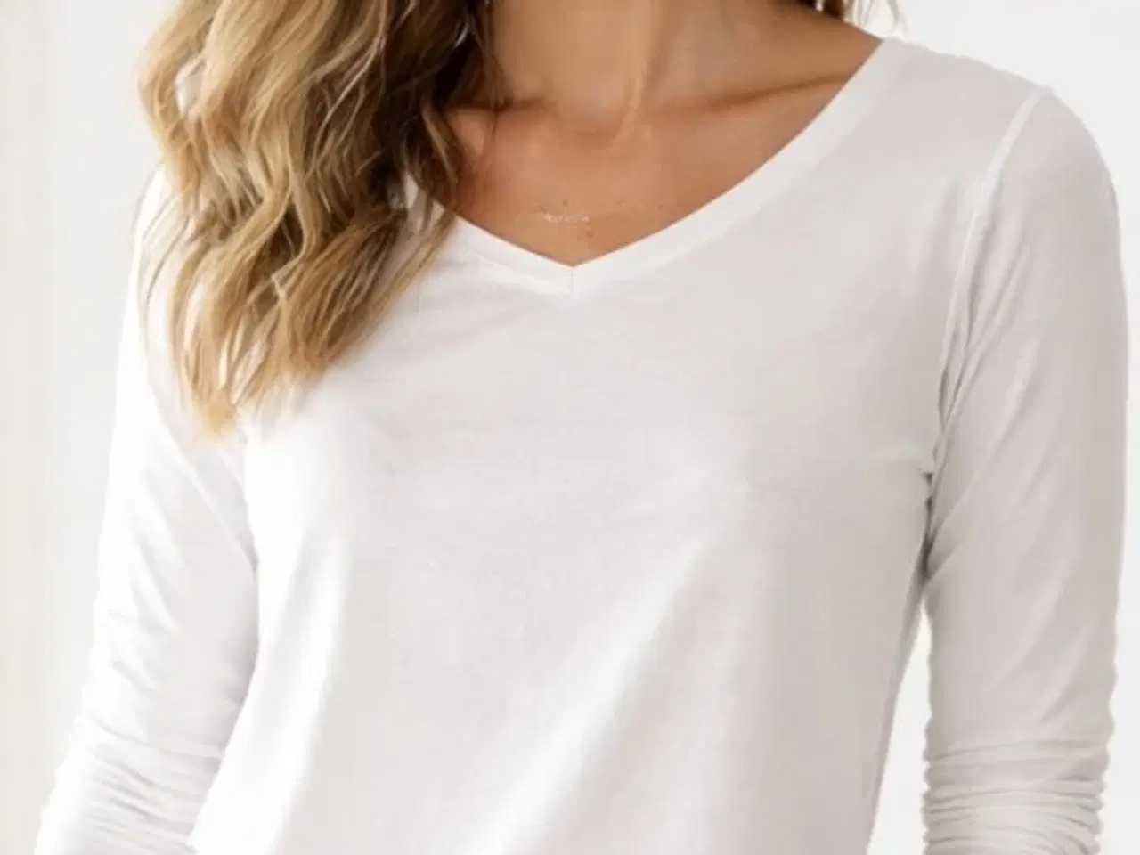 Billede 7 - 2 toppe fra Milla. Uden og med lange ærmer.