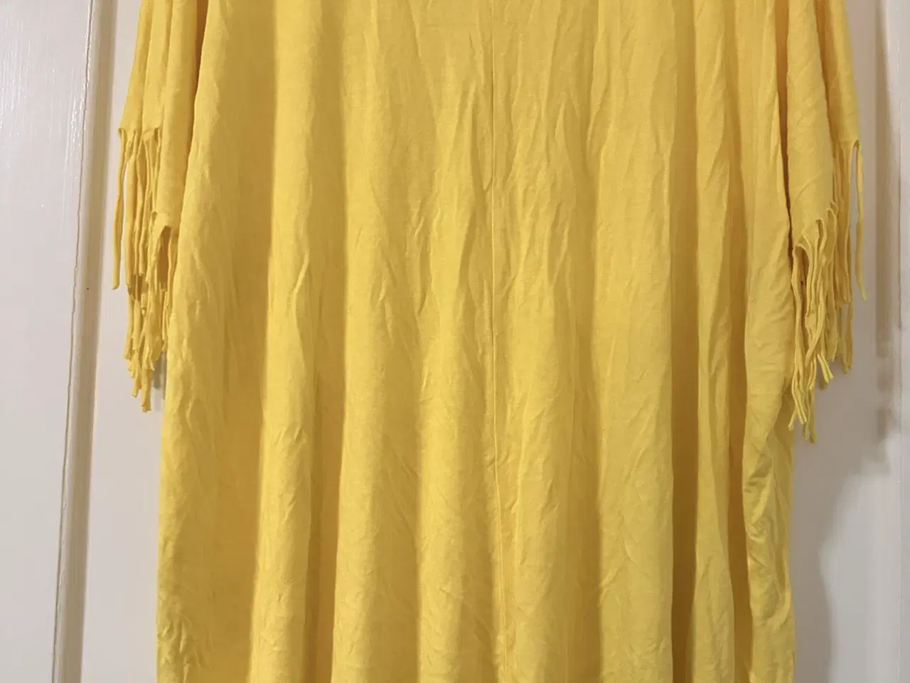 Billede 2 - Smuk top m frynser findes i gul og pink