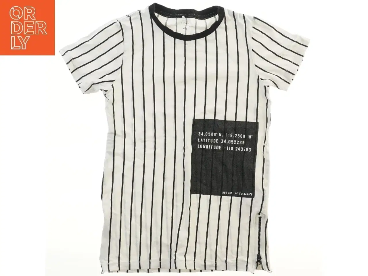 Billede 1 - Stribet T-Shirt med tryk fra Name It (str. 128)