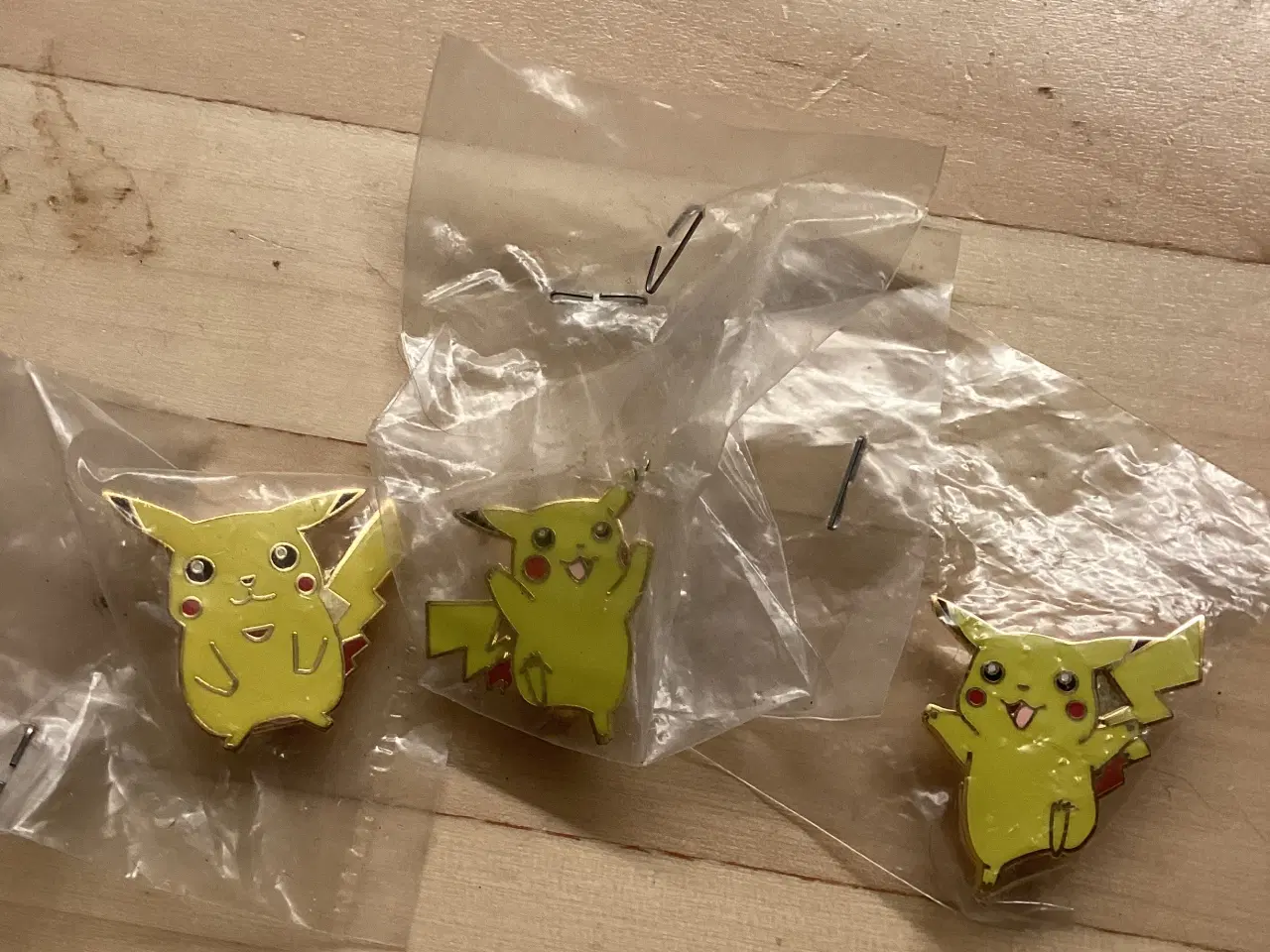 Billede 1 - Pokemon pins-Pikachu brocher