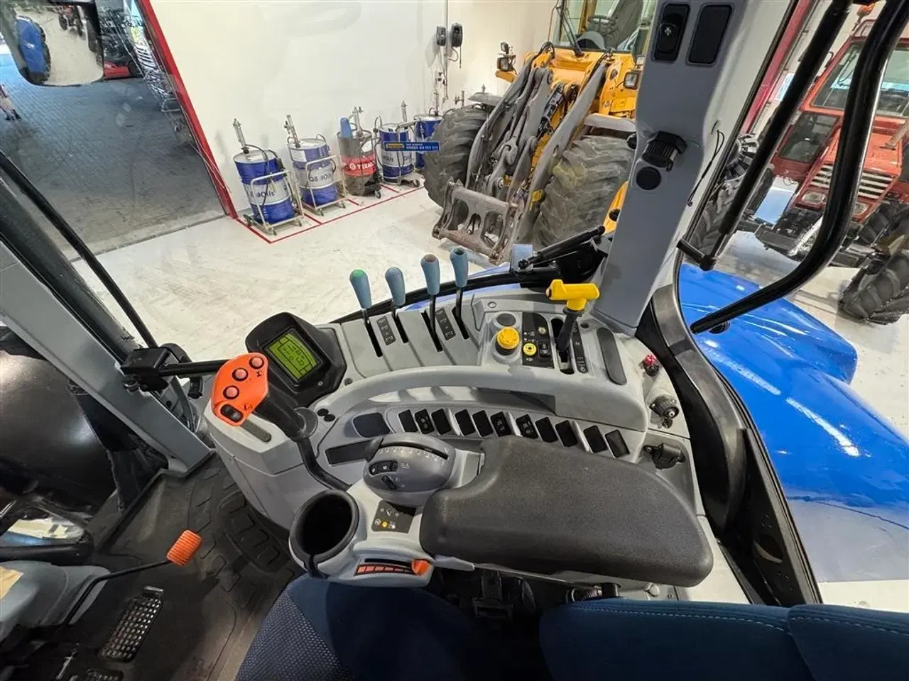Billede 16 - New Holland T7.215 S KUN 1400 TIMER OG FULD AFFJEDRING!
