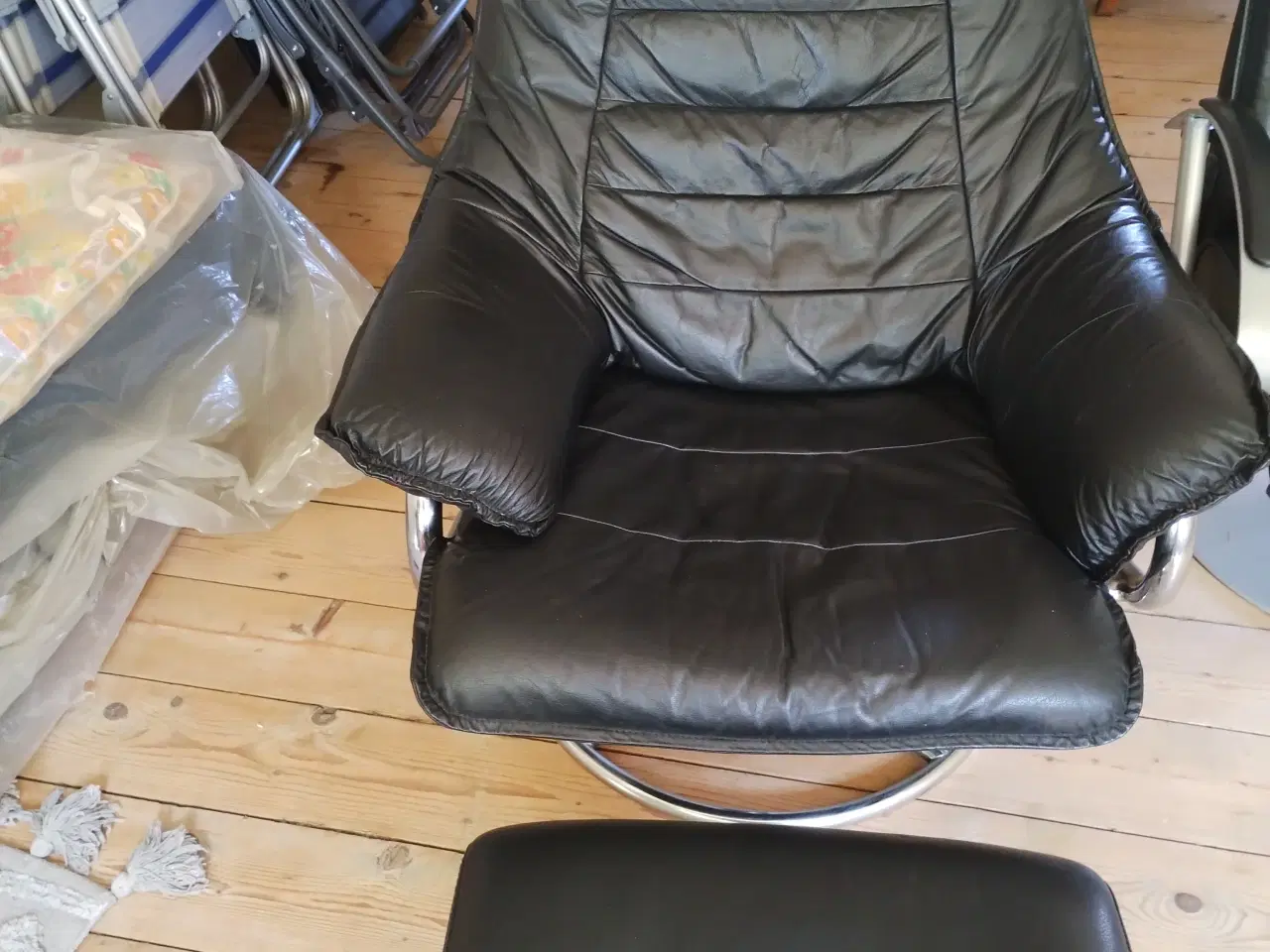 Billede 3 - Læder stol med skammel.