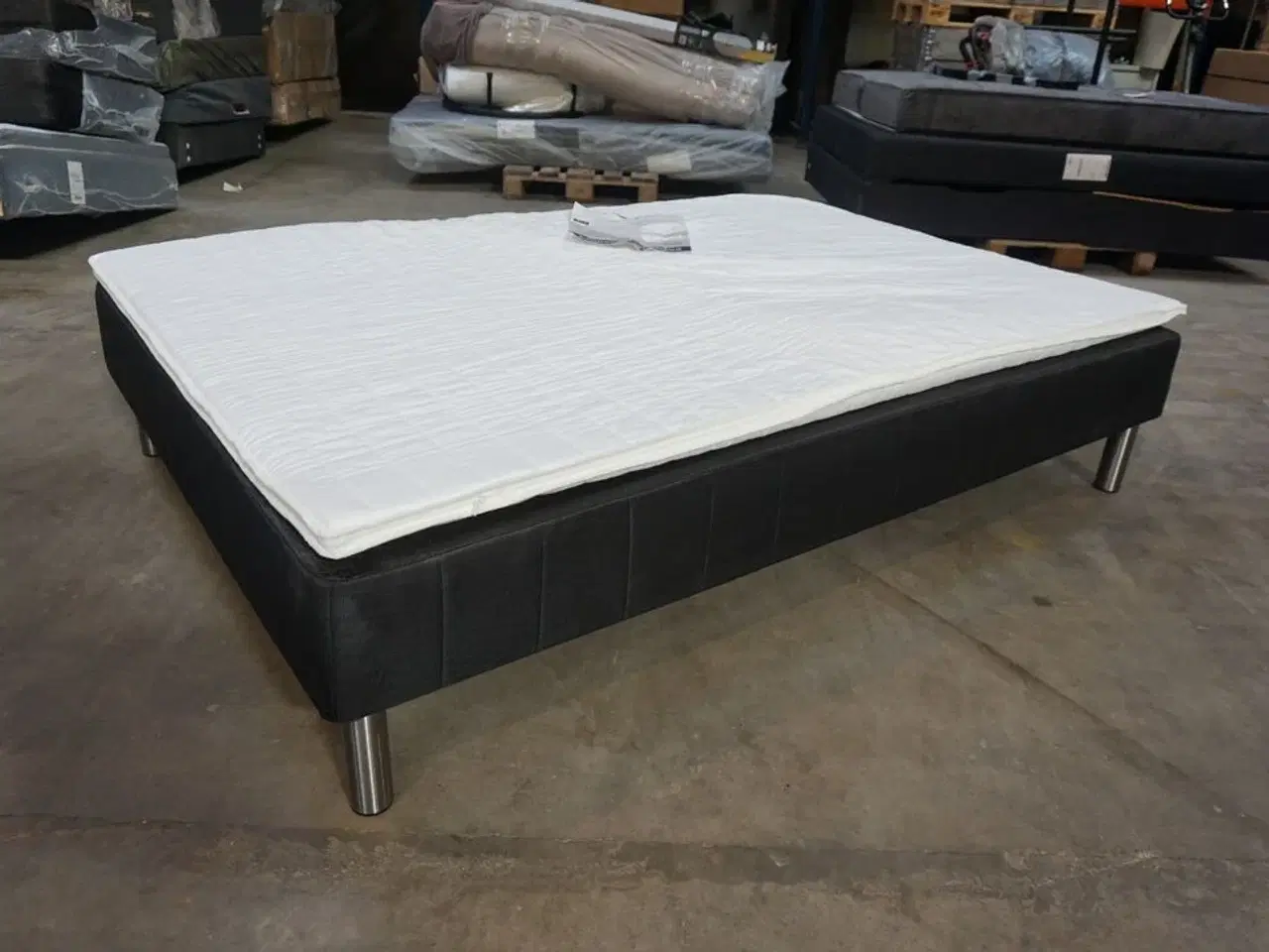 Billede 2 - Huma Premium Boxseng med stålben og topmadras 140x200 cm