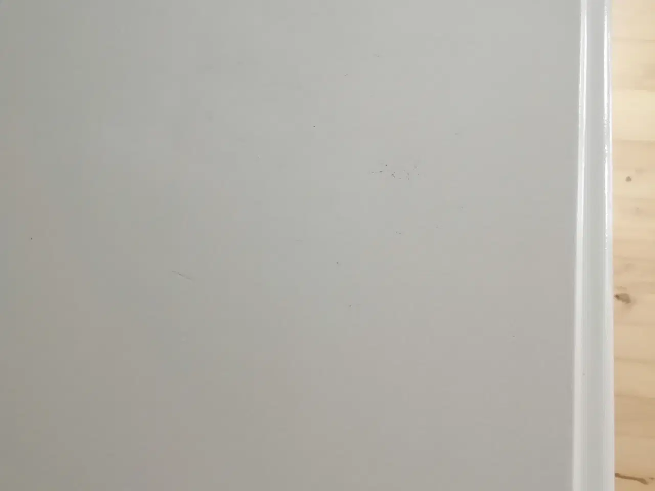 Billede 3 - Hvidmalet  skænk.