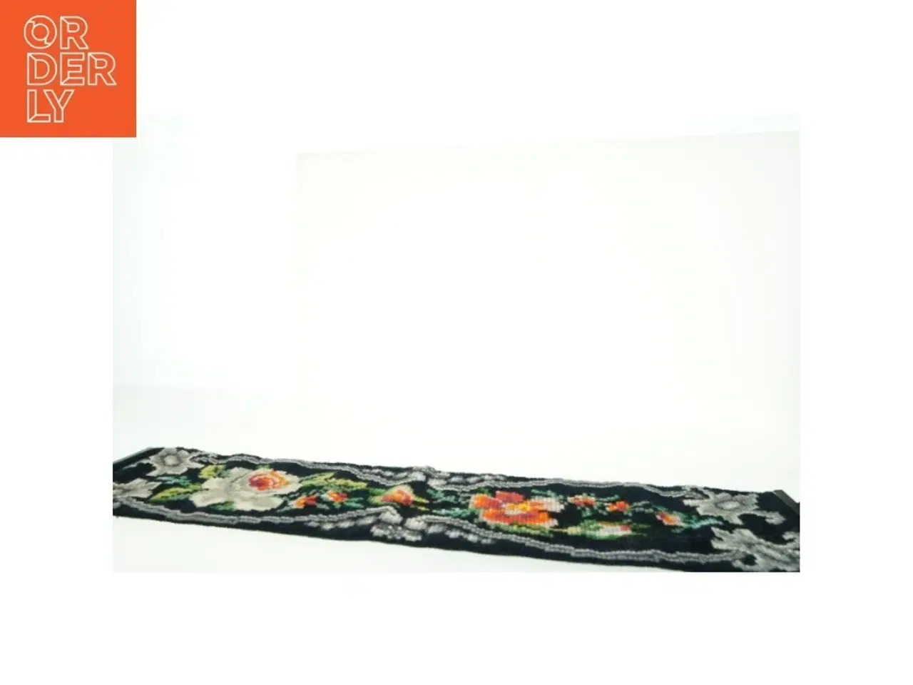 Billede 4 - Vægtæppe med blomstermotiv/ norsk almue, håndlavet (str. 108 x. 25 cm)
