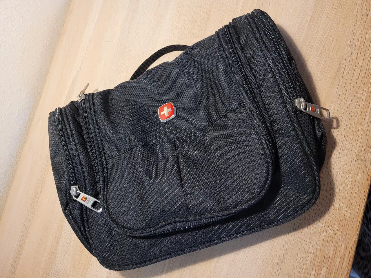 Billede 2 - Toilettaske WENGER med mange rum