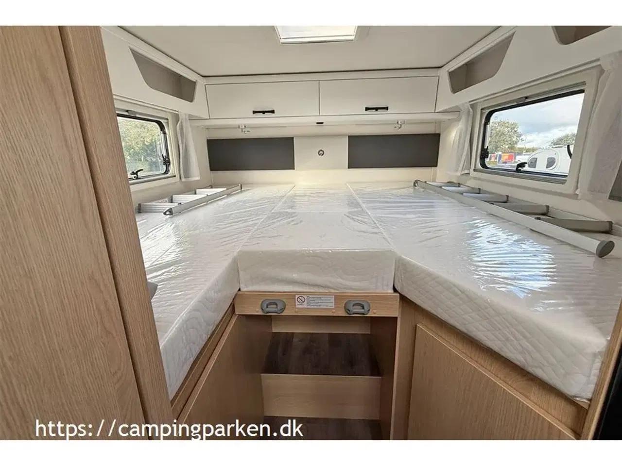Billede 13 - 2026 - SunLight T 67 Adventure   Sunlights populære model med enkeltsenge, Adaptiv fartpilot, automatgear og sænkeseng