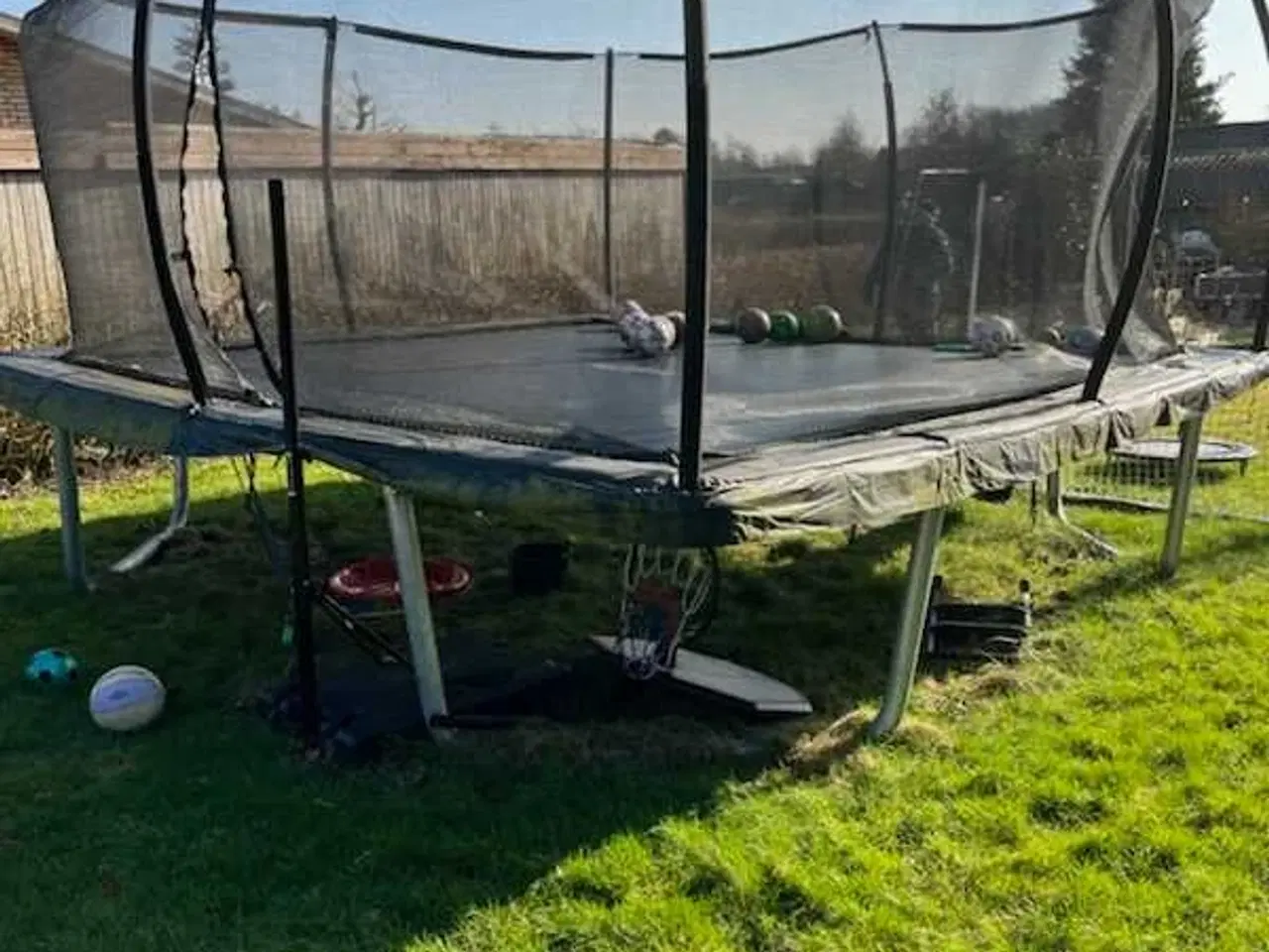 Billede 2 - Firkantet trampolin 