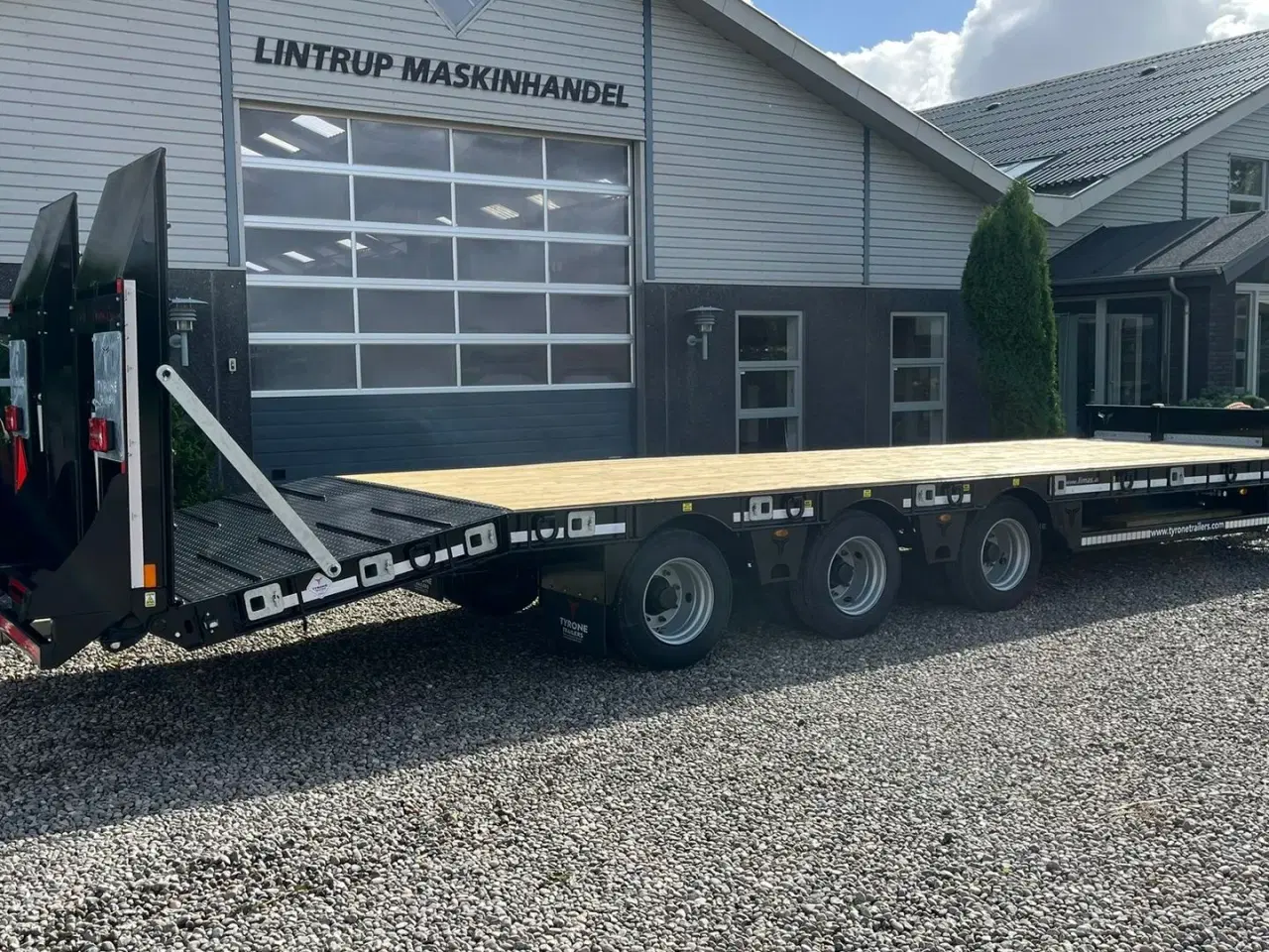 Billede 18 - Tyrone 27TLL LANG MODEL med forbredningsudstyr samt kombi bremser, både luft og hydrauliske bremser. Affjedret træk og affjedret aksler. Med hydrauliske ramper og værktøjskasse