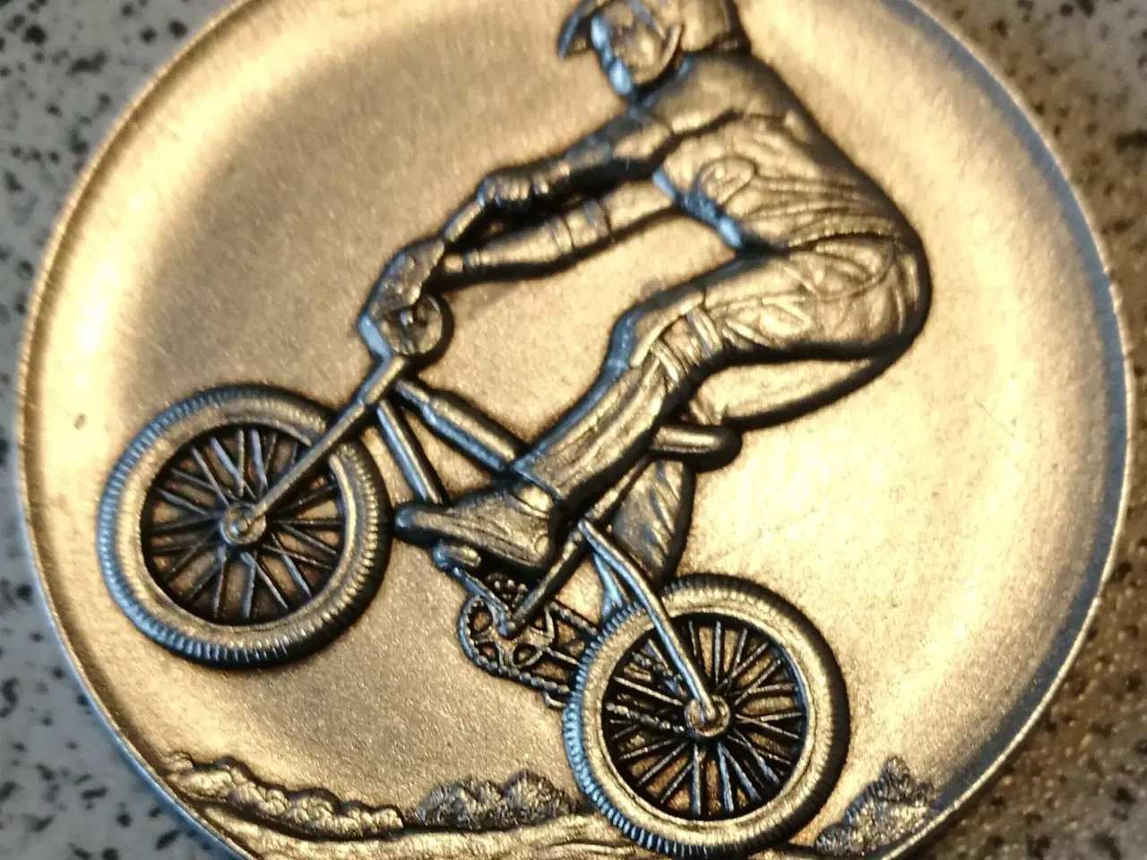 Billede 1 - Mountainbike/rytter medalje