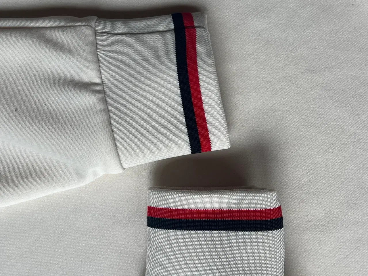 Billede 4 - REEBOK / H&M trøje – str. 146/152 
