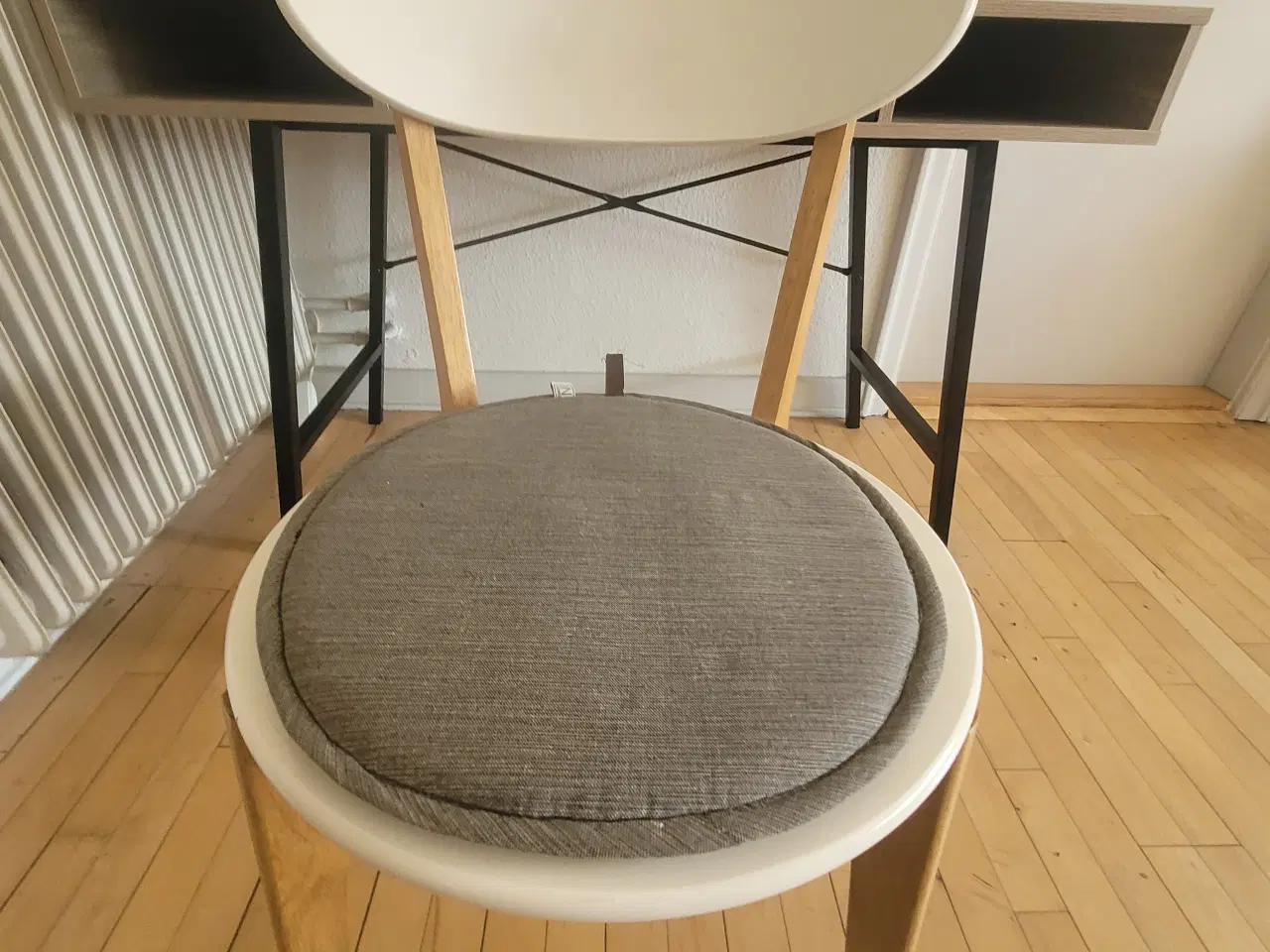 Billede 4 - Skrivebord + stol 275kr. (billigt)