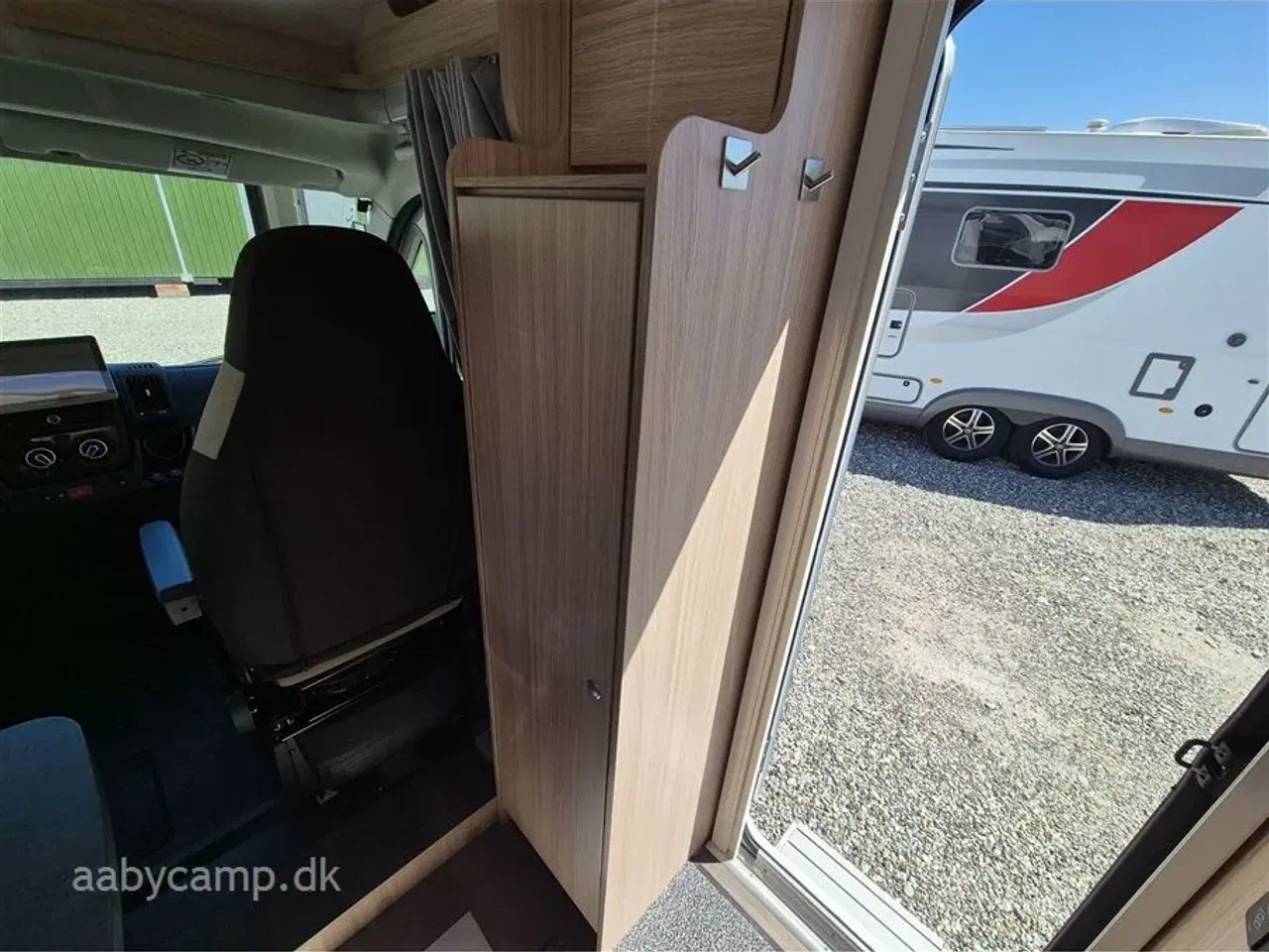 Billede 9 - 2020 - SunLight VAN V60   Under 6 meter. Markise. batteri. cykelstativ. Elektrisk indgangstrin. Kun 21,300 KM!!