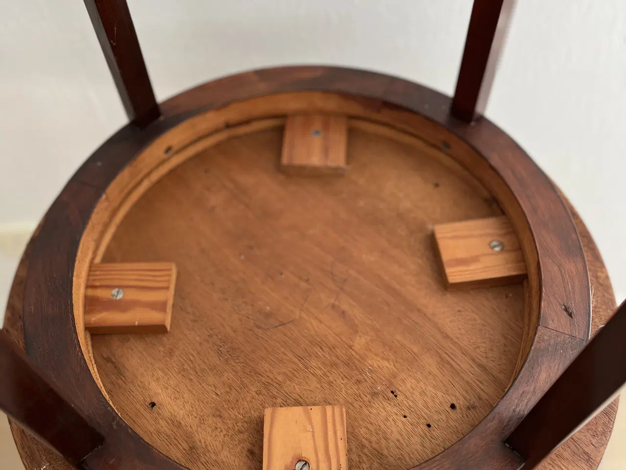 Billede 5 - 2 mahogni sideborde / lampeborde