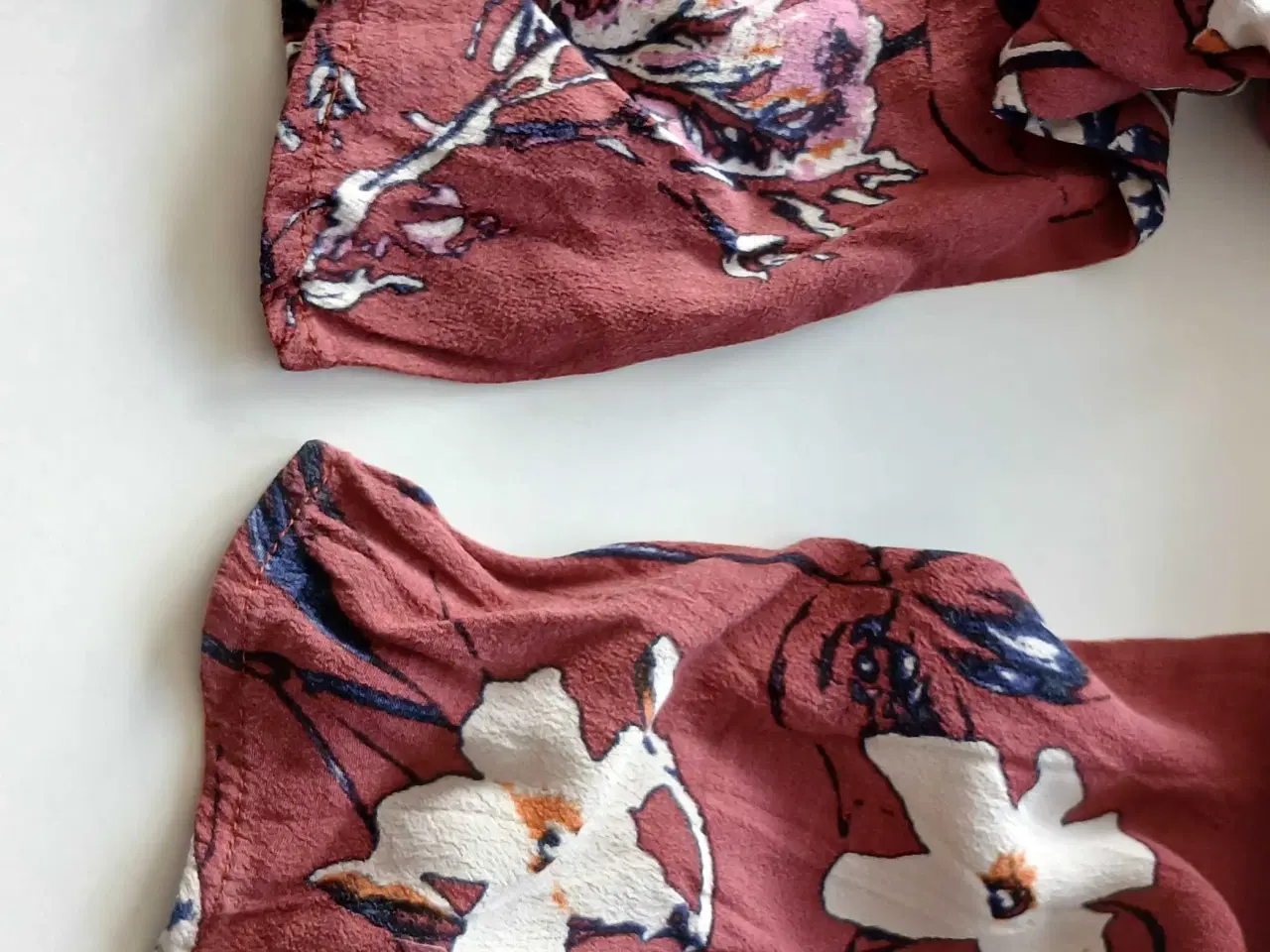 Billede 4 - Kjole. Gestuz. Large/40