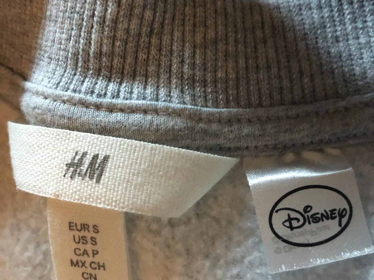 Billede 3 - Skøn juletrøje m/ Disney motiv str. S