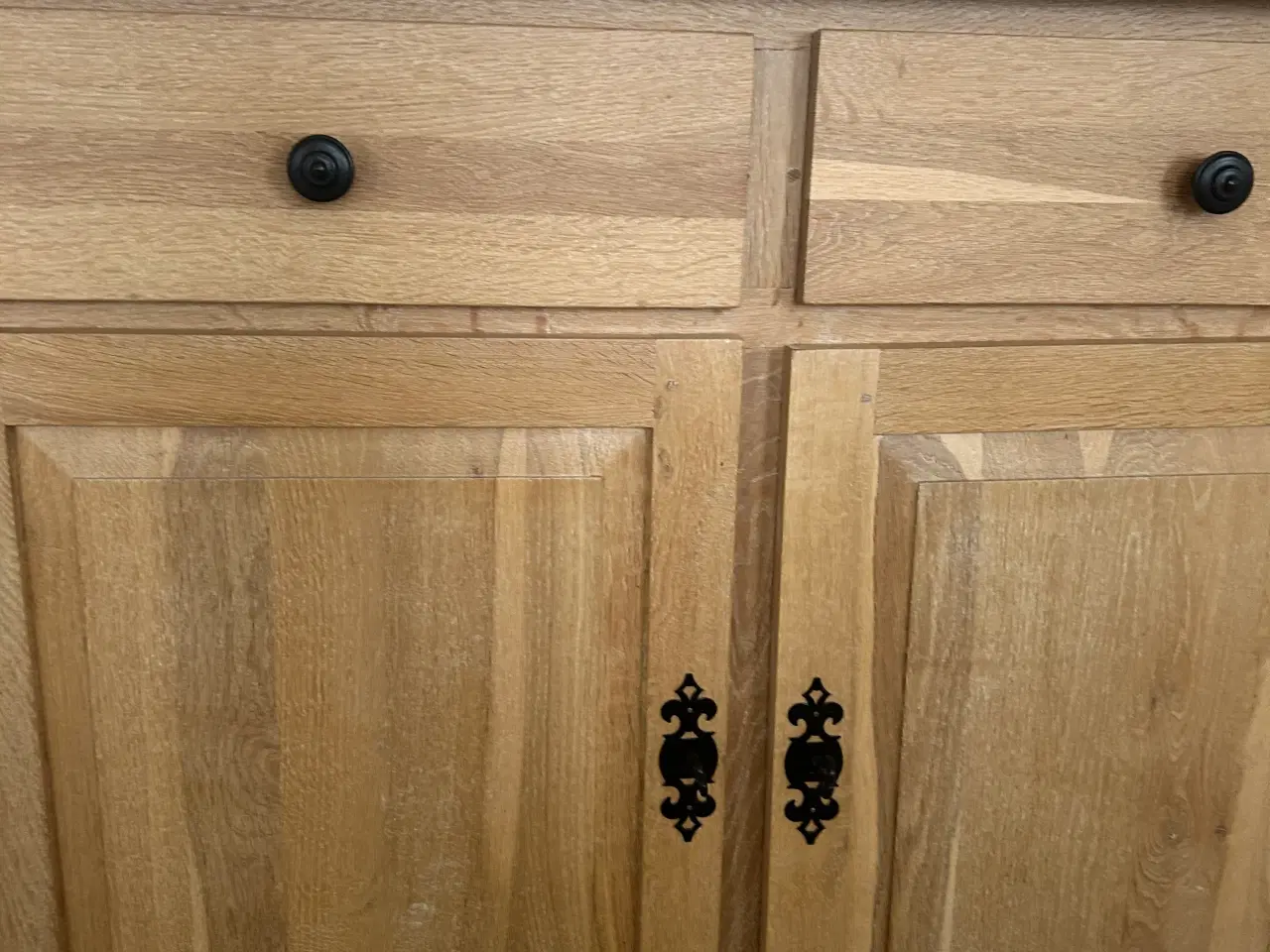 Billede 5 - Massiv egeskænk lavet af en snedker