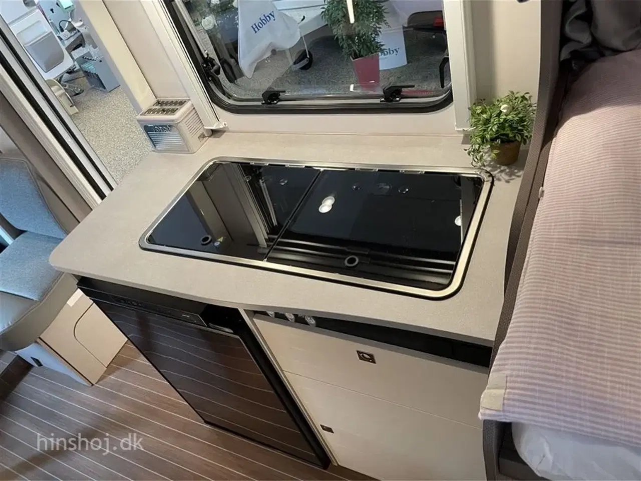 Billede 9 - 2025 - Hymer Etrusco V 6.6 SF   Lækker Autocamper med automatgear som kun er 214 cm bred fra Hinshøj Caravan.