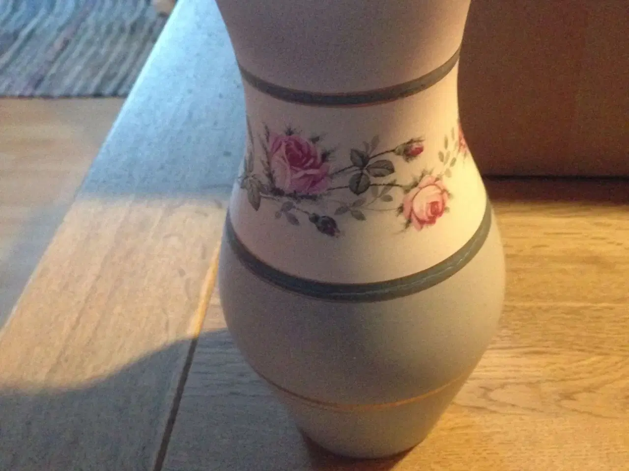 Billede 1 - vase fra. flora keramiek gouda holland