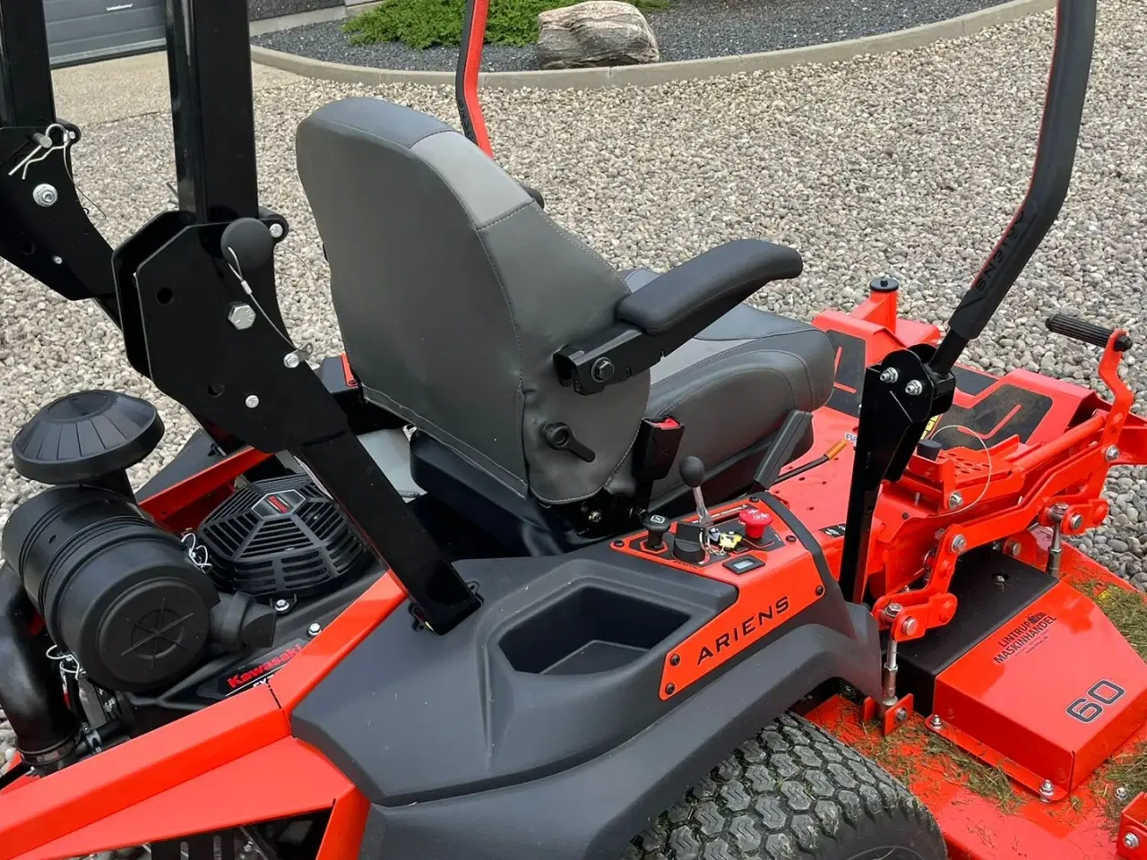 Billede 16 - Ariens Zenith 60 SD Top professionel maskine med stor 2 cylindret Kawasaki motor.
