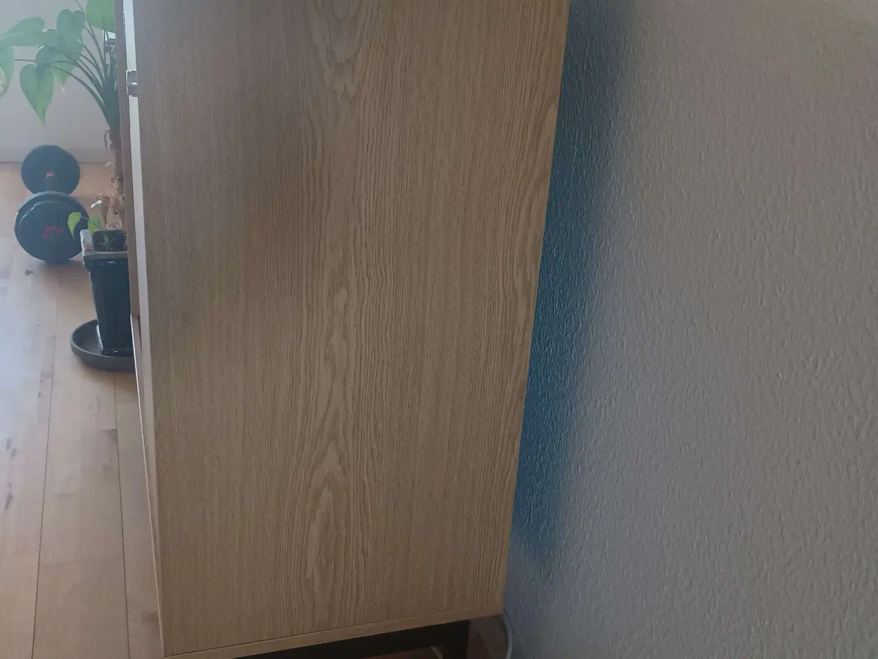 Billede 2 - Kabinet på metalben