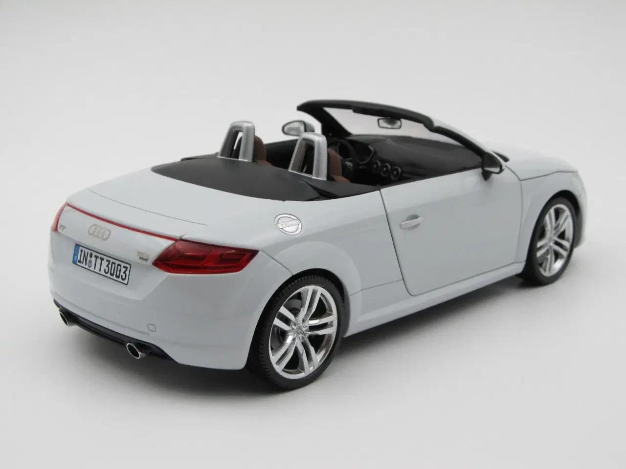 Billede 2 - 2014 Audi TT Roadster 1:18  -  MINICHAMPS 