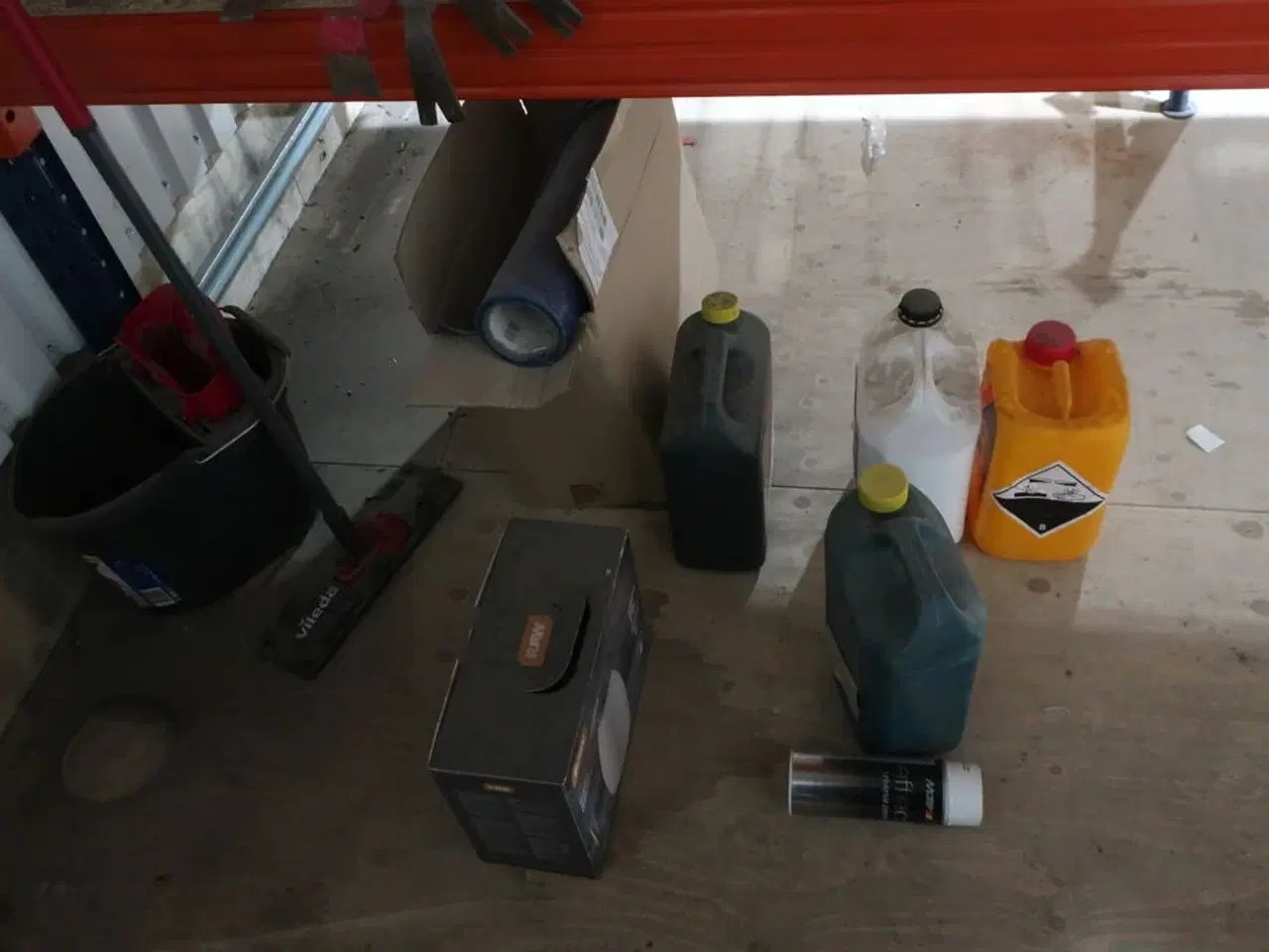 Billede 16 - Lagerreol med div. Værktøj og varelager