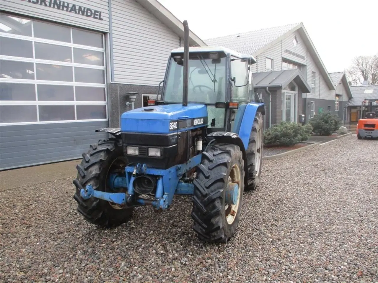 Billede 8 - New Holland 8240 SLE  Med frontlift og frontPTO