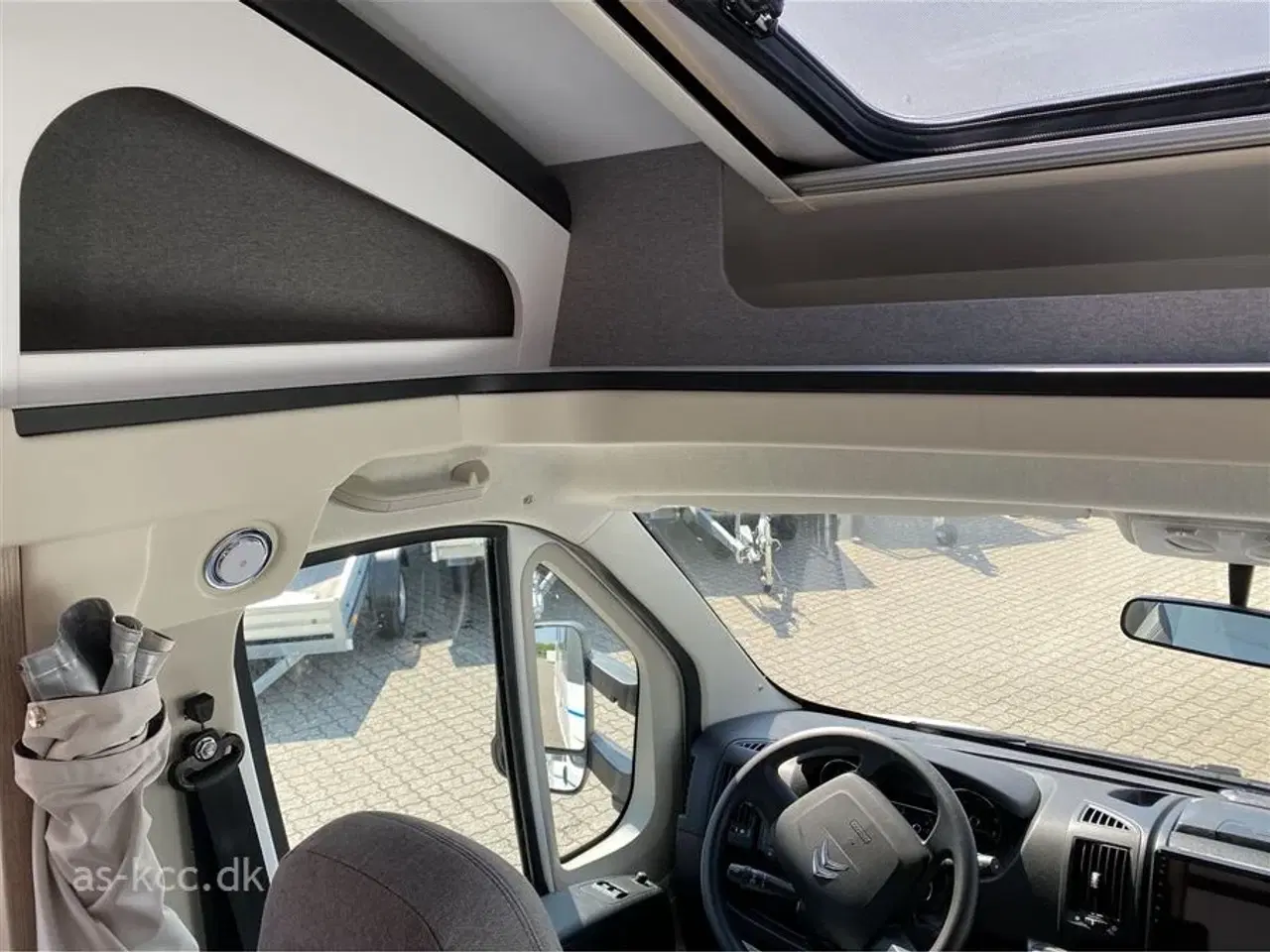 Billede 7 - 2021 - Sun Living S 75 SC   Sunl Living Autocamper med  fritstående dobbeltseng