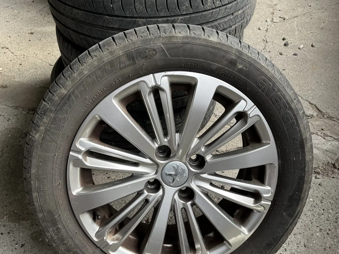 Billede 1 - Alufælge 16” med gode sommerdæk