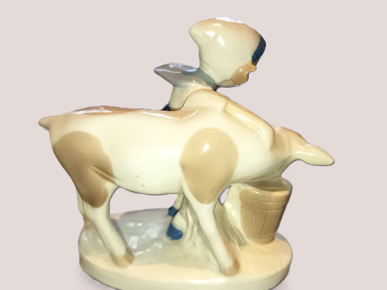 Billede 2 - Figur: Pige med kalv