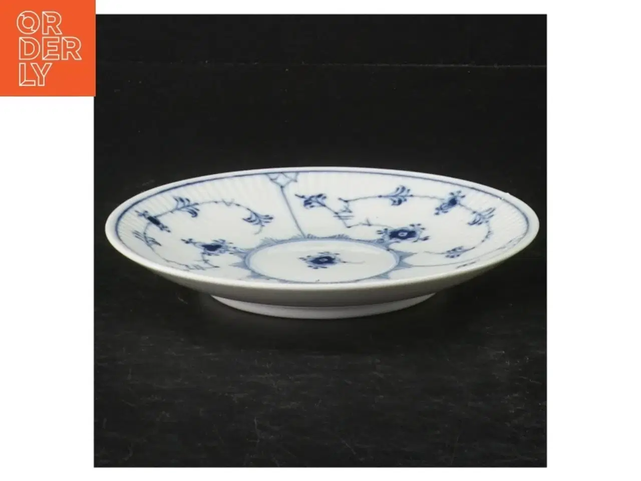 Billede 1 - Blåt og hvidt porcelænsmønster tallerken, musselmalet fra Royal Copenhagen (str. Ø. 14,5 cm)