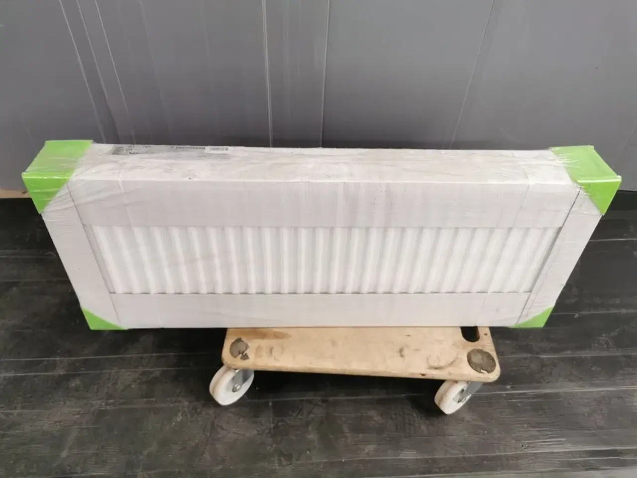Billede 1 - Radiator, Altech,40 cm høj og 100 cm lang, dobbelt