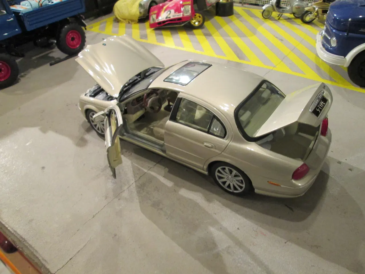 Billede 5 - Modelbil    Jaguar S Type   Maisto  1:18