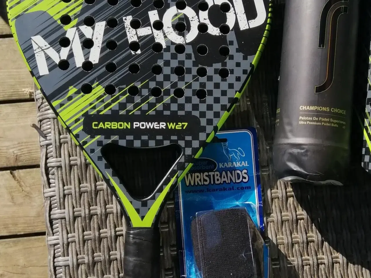 Billede 2 - 2 PADELBATS OG 3 NYE BOLDE OG 2 NYE SVEDDBÅND