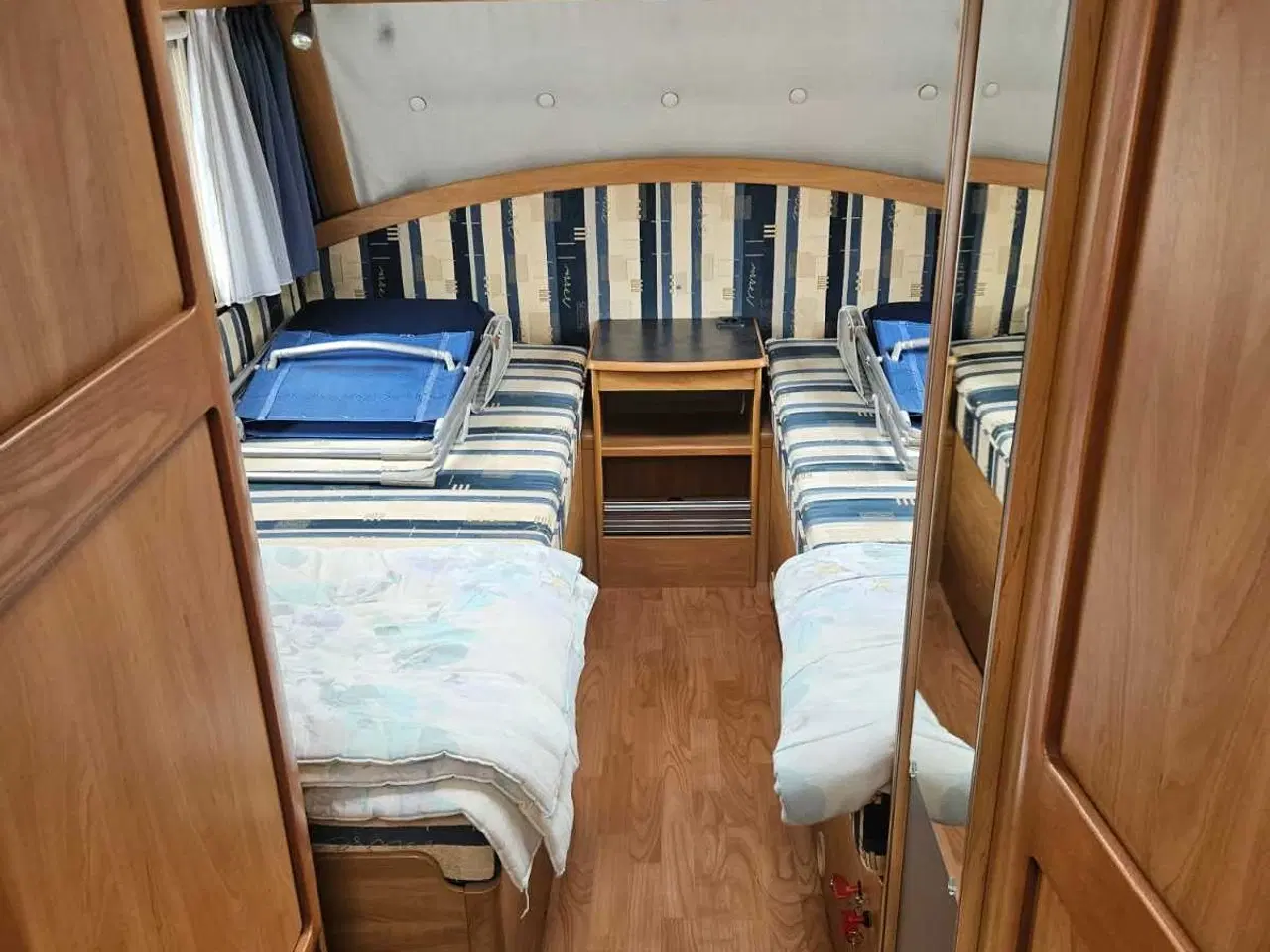 Billede 7 - Hymer 532 med enkle senge. Årg 2004