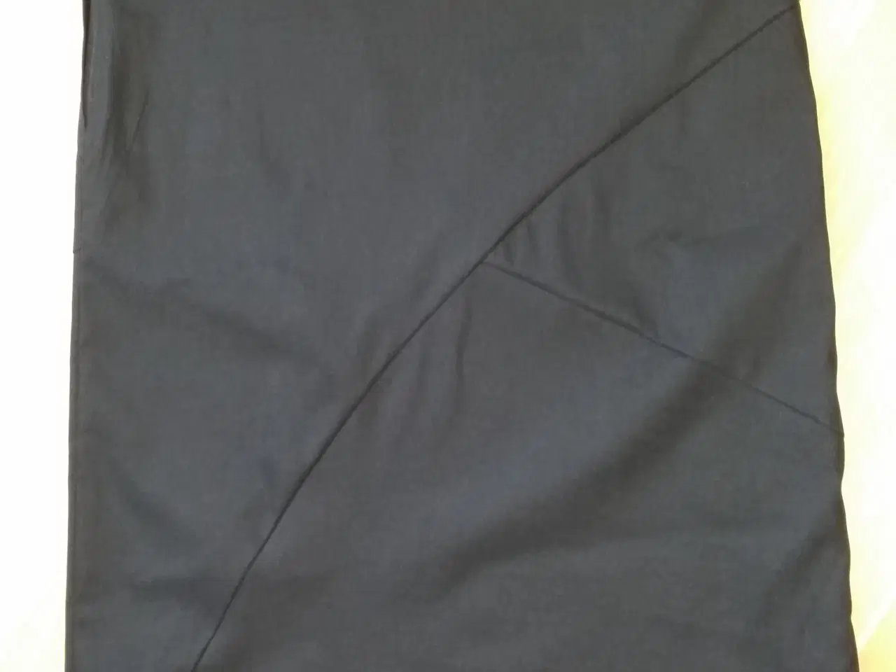 Billede 3 - Nederdel 	