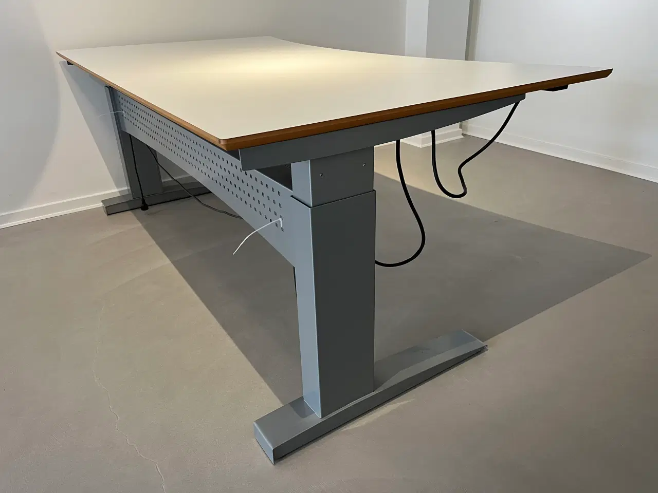 Billede 1 - Hæve Sænkebord fra Jysk Møbelfabrik