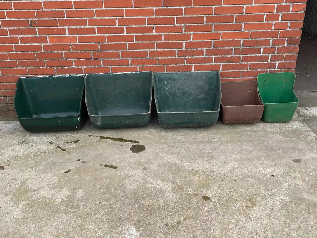 Billede 1 - Foder/vand trug 5 stk.