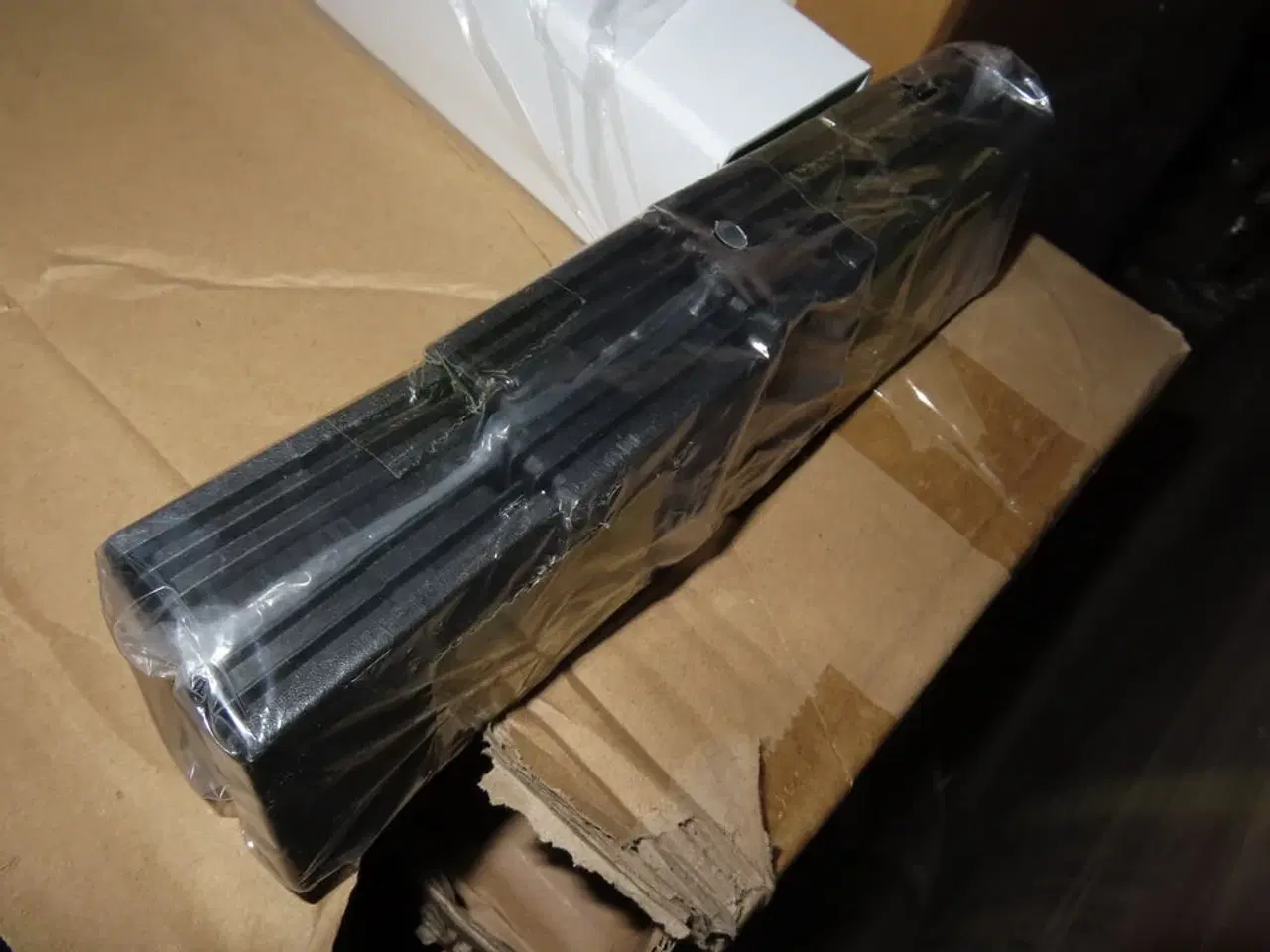 Billede 2 - Palle med hvidlakerede bordben og sokkelben