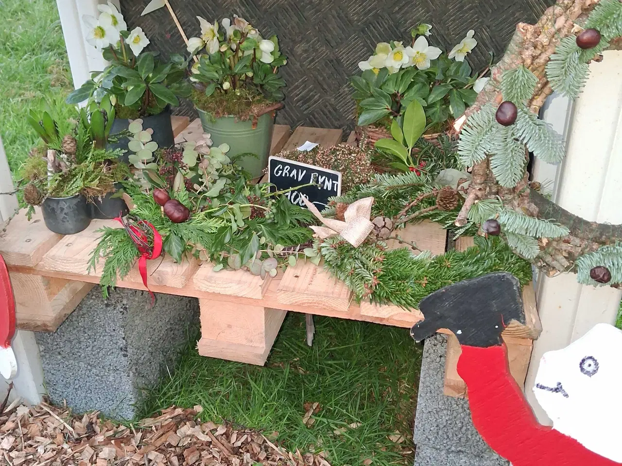 Billede 1 - Gravepynt  sælges  kertevej 6 5560 