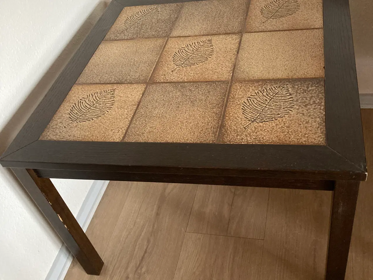 Billede 1 - Hjørnebord med kakler