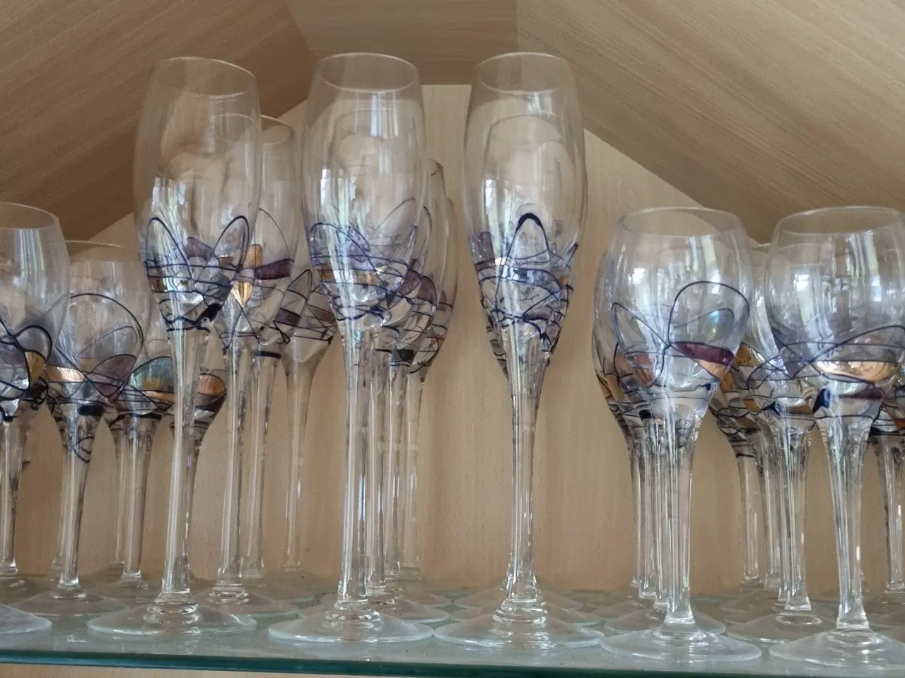 Billede 8 - Stor glas samling, Papillon, 106 stk