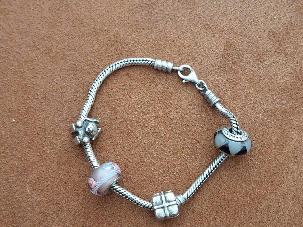 Billede 1 - Pandora armbånd 