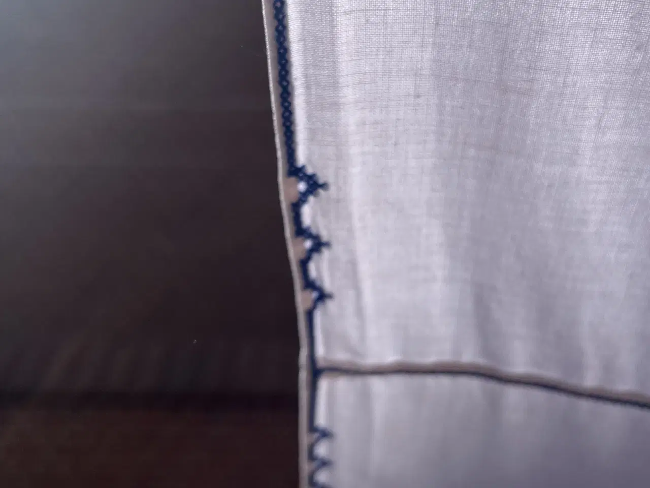 Billede 3 - Smuk broderet dug