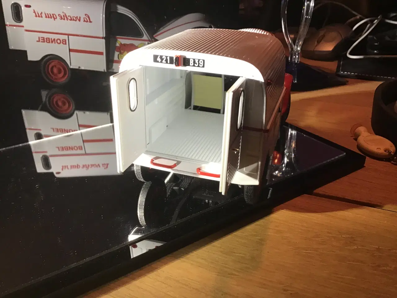 Billede 5 - Modelbil 1:18. CITROEN 2CV.